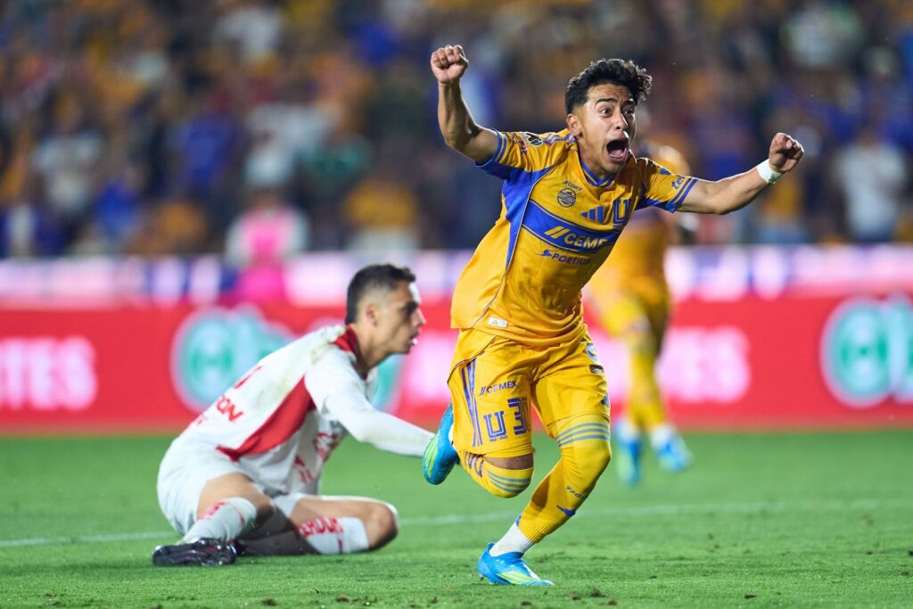 Tigres remonta y toma ventaja ante Chivas en la ida de cuartos de final
