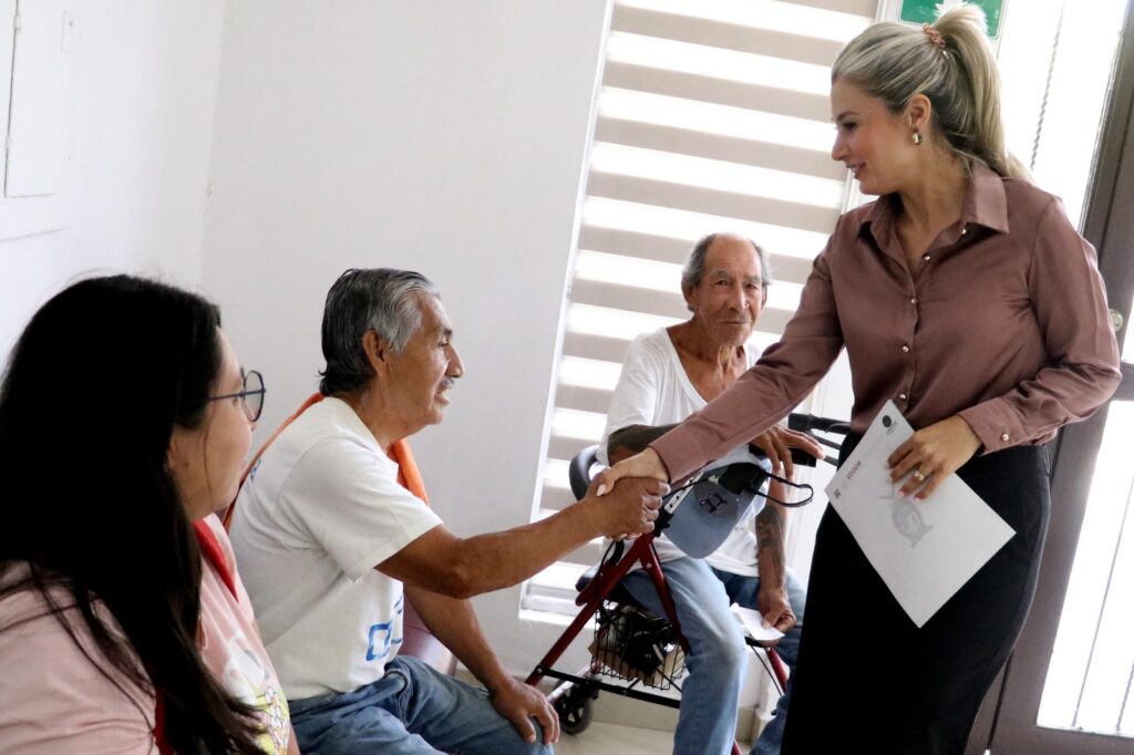 DIF Ahome restituye identidad a dos adultos mayores tras años sin documentación
