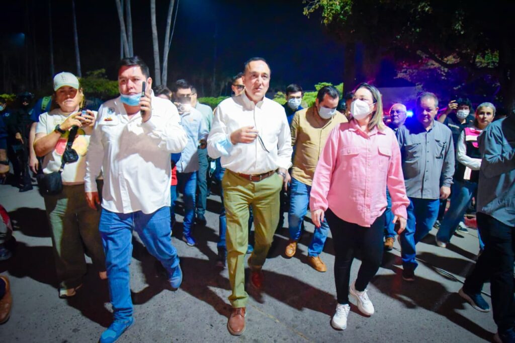 Gobierno del Estado y Municipio de Ahome dan seguimiento a familias afectadas por incendio en Plaza Fiesta Las Palmas