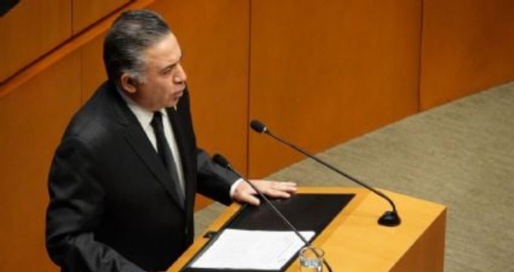 Inzunza descarta pedir licencia y afirma que se defenderá desde el Senado