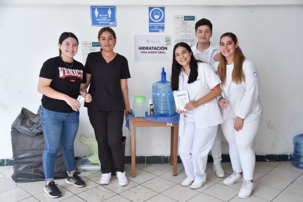 Instala Salud Municipal módulo de hidratación en Zona 30 para prevenir golpes de calor