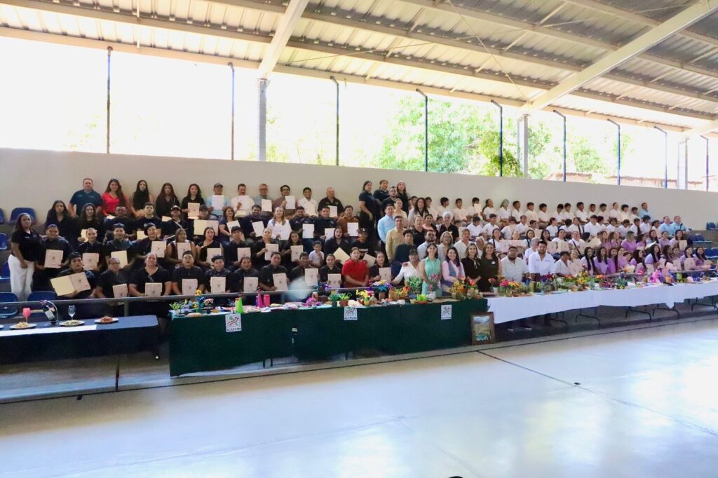 ICATSIN REALIZA CLAUSURA MASIVA DE CURSOS EN CHOIX Y FIRMA CONVENIO CON MINERA XOCHIPALA GOLD