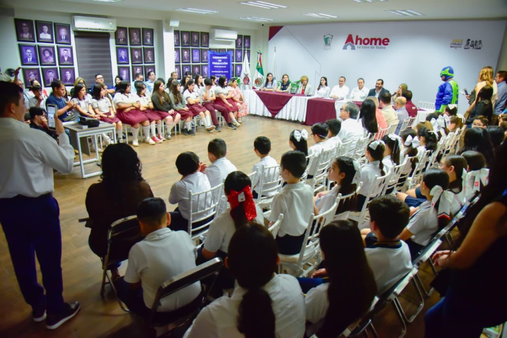 Premian a ganadores del concurso de video escolar “Donde fluye el agua crece la igualdad” de JAPAMA.
