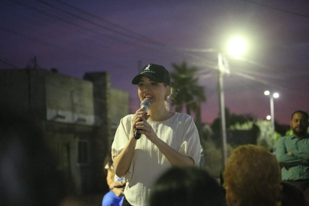 Encabeza Estrella Palacios encendido de “Mazatlán Brilla” en la colonia Nuevo Milenio