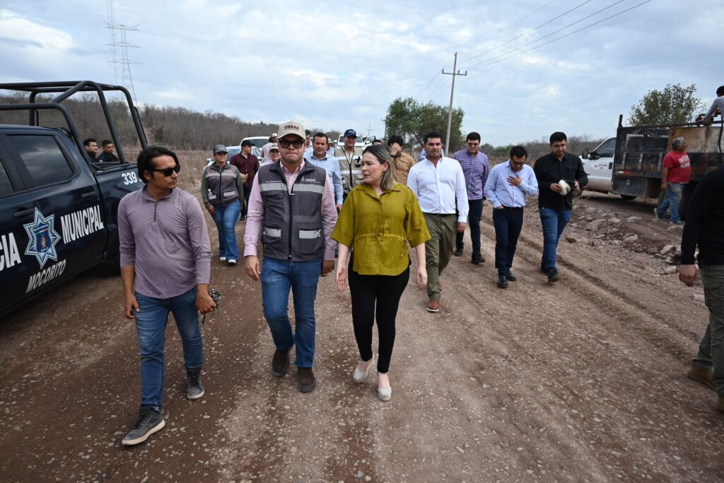 Supervisa Gobernadora Yeraldine construcción de carretera en Mocorito