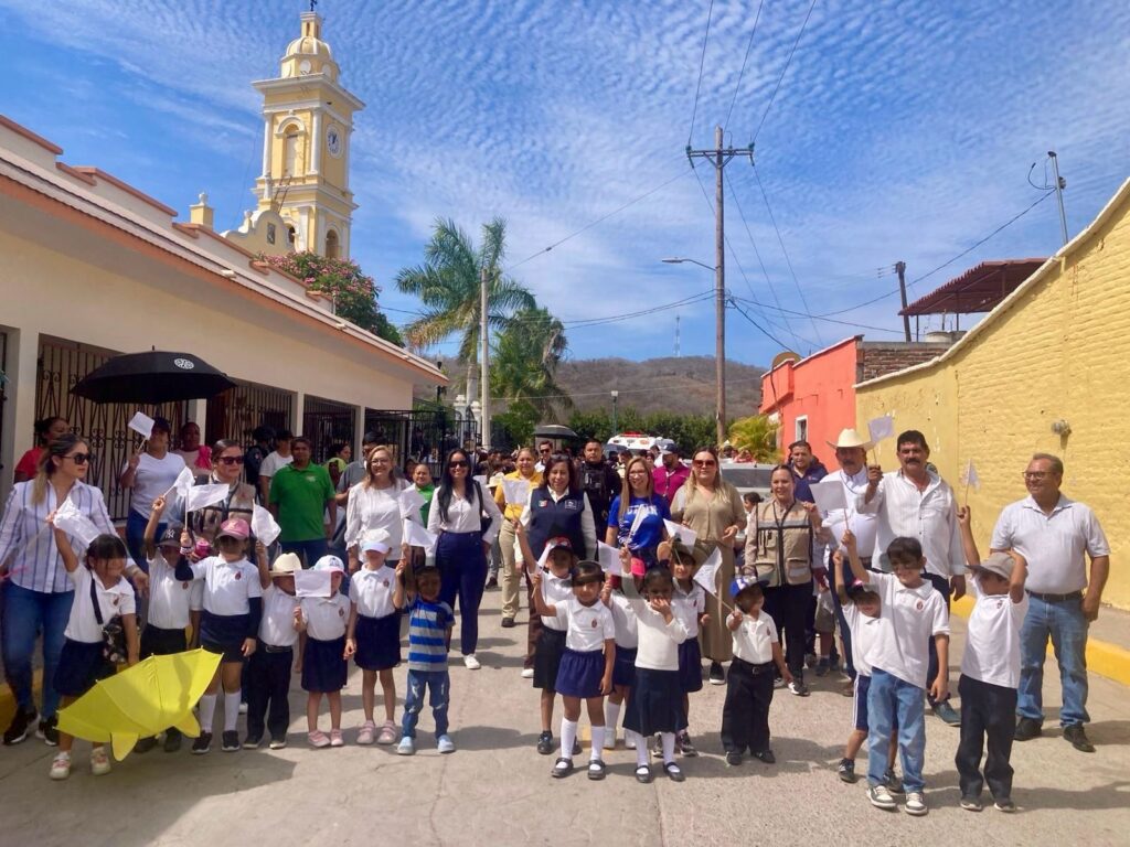 Gobierno de Mazatlán impulsa la convivencia segura con caminata rural en La Noria