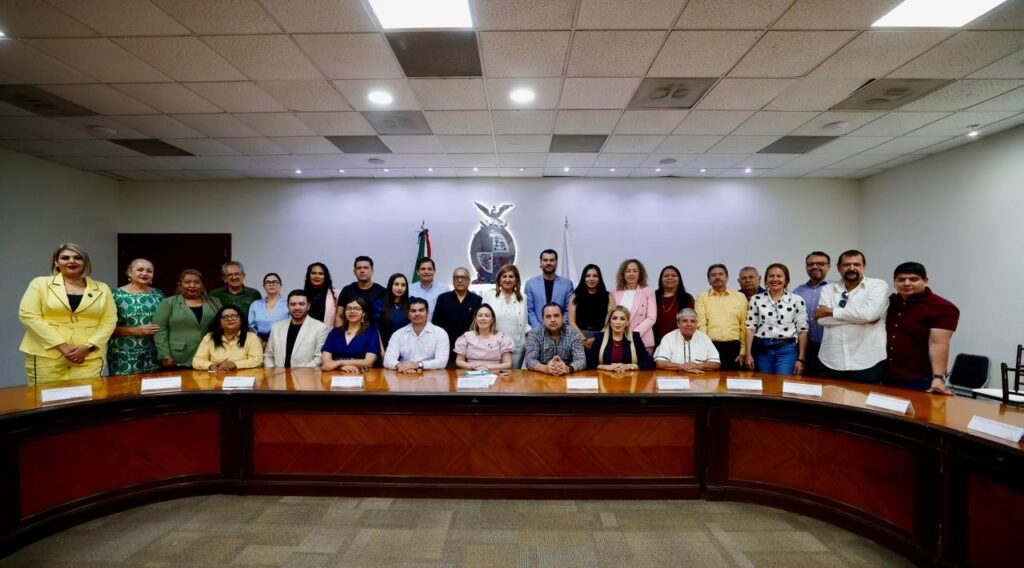 Gobernadora Yeraldine Bonilla se reúne con diputados locales