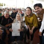 Gobernadora Yeraldine entregó títulos de propiedad que dan certeza jurídica a familias de Mocorito