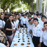 Oaxaca envuelve con su sabor y tradición el 153 aniversario de la UAS; estudiantes de Gastronomía recrean su herencia culinaria en el inicio del FIUC 2026