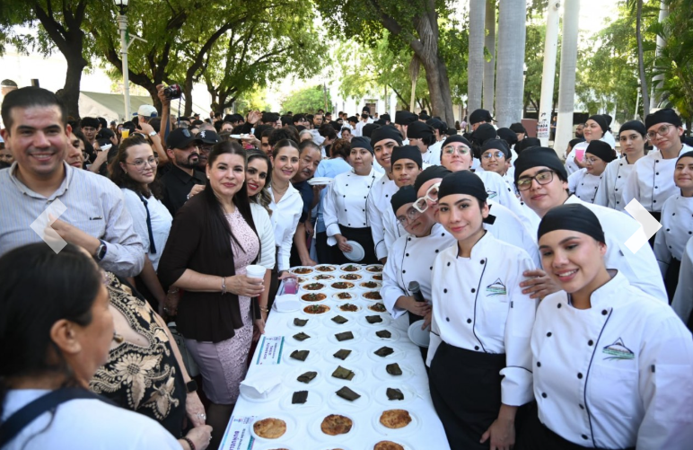 Oaxaca envuelve con su sabor y tradición el 153 aniversario de la UAS; estudiantes de Gastronomía recrean su herencia culinaria en el inicio del FIUC 2026