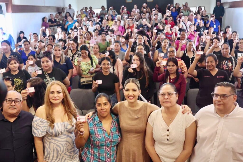 Reciben 200 madres solteras apoyo económico del programa “UNIDAS”