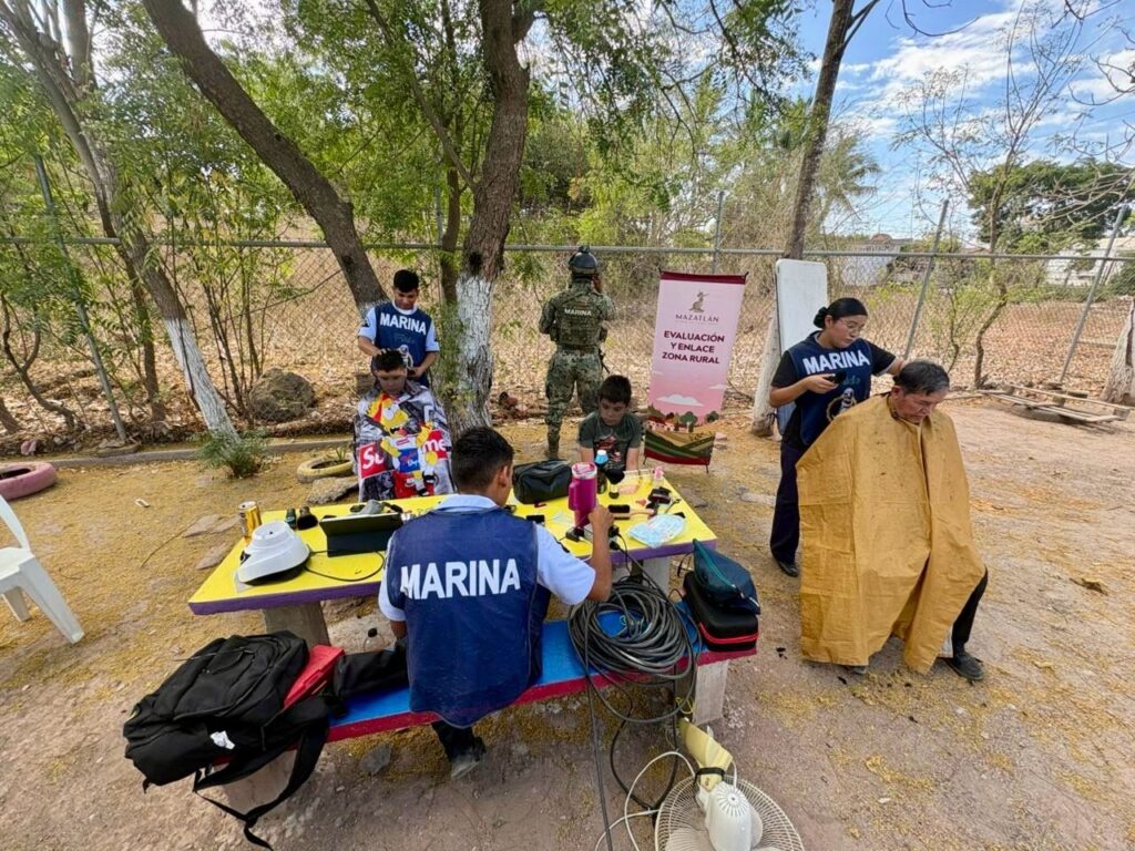 Gobierno de Mazatlán y Secretaría de Marina acercan servicios y atención médica a El Habalito del Tubo