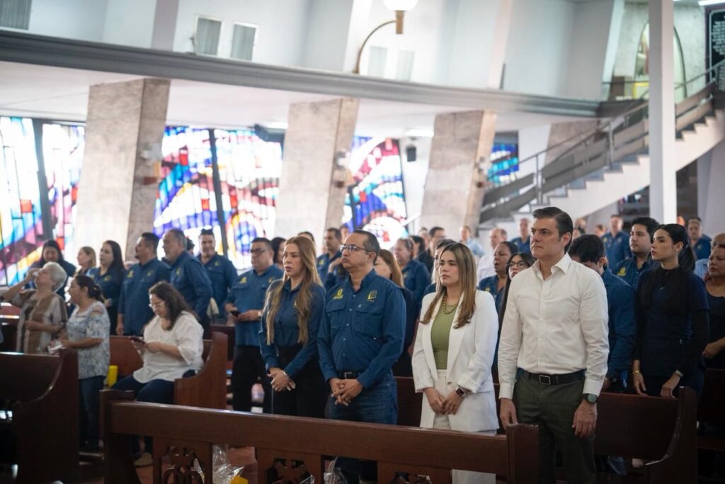 Acompaña Ana Miriam Ramos a STASAC en misa con motivo de su 51 aniversario.