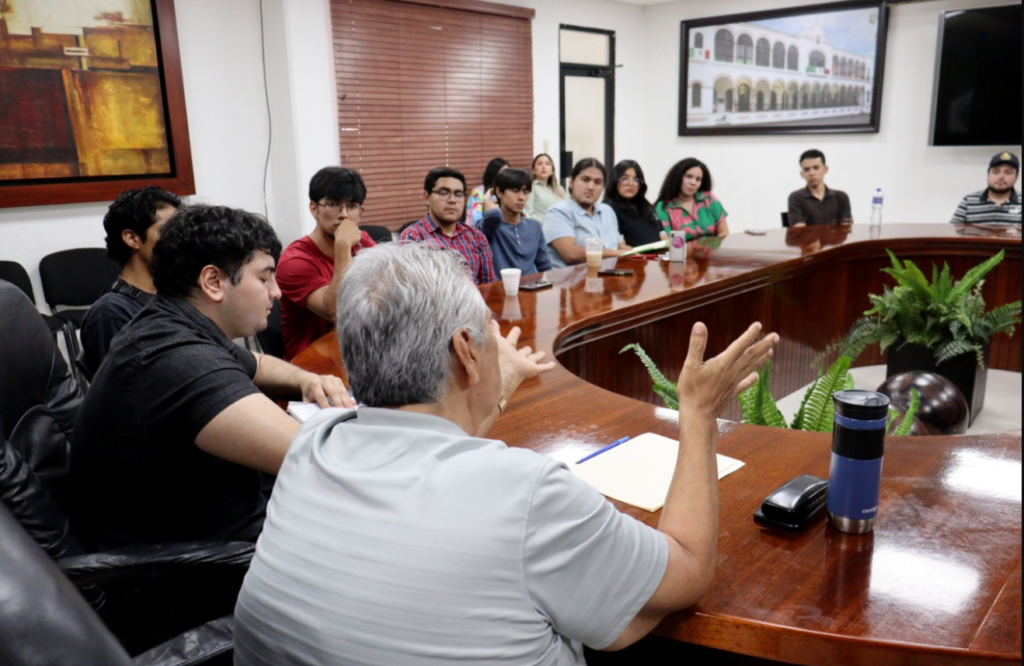 Analizan retos del servicio público en una nueva edición de “Café y Política” en la FEIyPP; destacan la importancia de actualizar perfiles profesionales