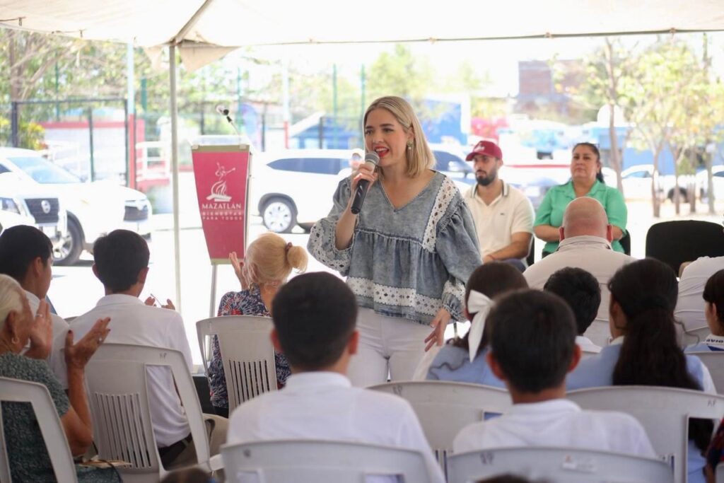 Cumple Estrella Palacios con obras de pavimentación para familias de Villa Unión