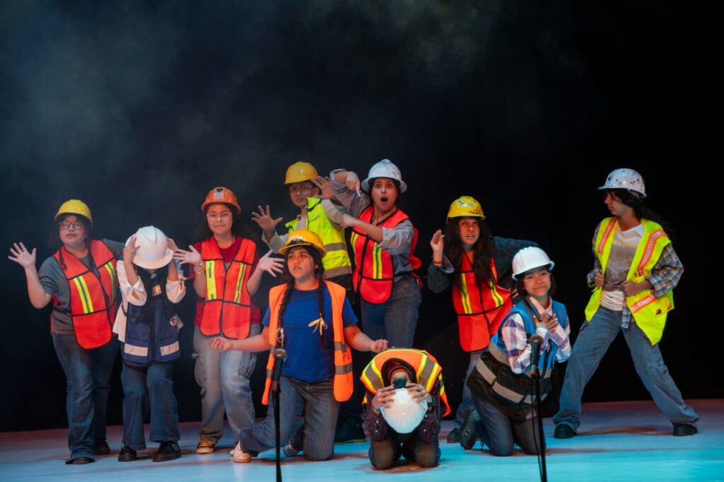 Risas, aplausos y talento local llenan el Teatro MIA con la puesta en escena “El Secreto de Gorco-Comuni Qué?”