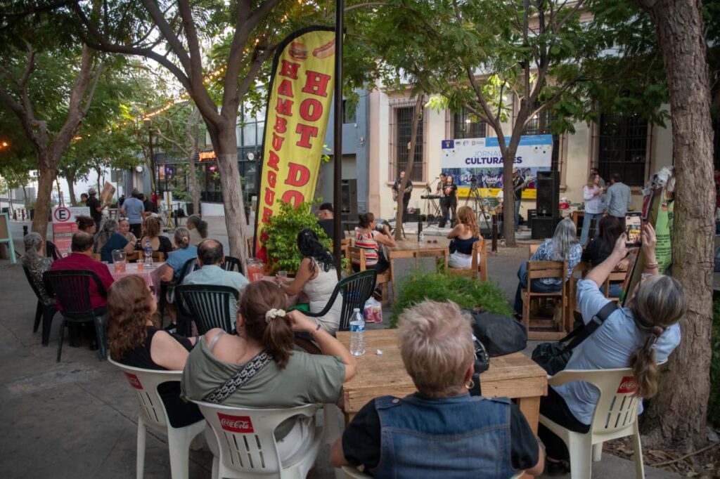 Miércoles de Concierto revive los grandes éxitos noventeros en el Barrio Mágico