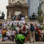Madres buscadoras protestan rumbo al Mundial y denuncian crisis de desapariciones en México
