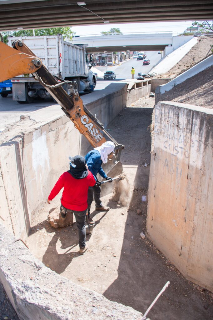Continúan trabajos de mejoramiento integral en la prolongación Álvaro Obregón, sector sur