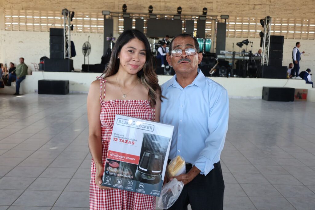 Ayuntamiento de Elota reconoce la entrega y vocación del magisterio en gran festejo por el Día del Maestro