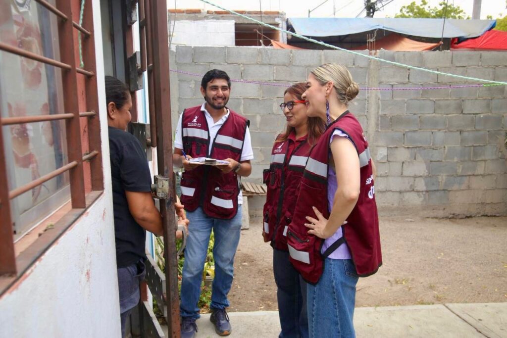 Gobierno Municipal y Gobierno Federal fortalecen cercanía con la ciudadanía en recorrido casa por casa en Pradera Dorada