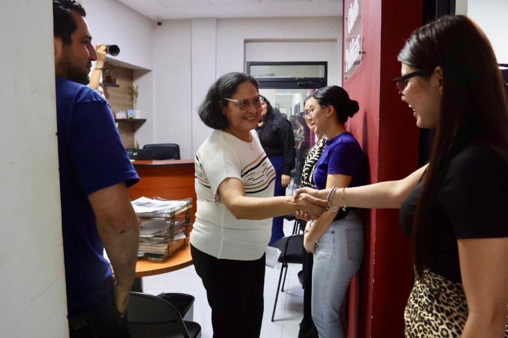 Recorre Minerva Osuna Zavala las oficinas del Ayuntamiento de Mazatlán