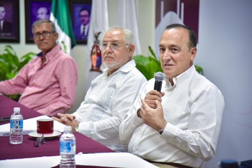 Se reúne Antonio Menéndez con productores de mango; revisan seguridad, producción y exportación de mango.