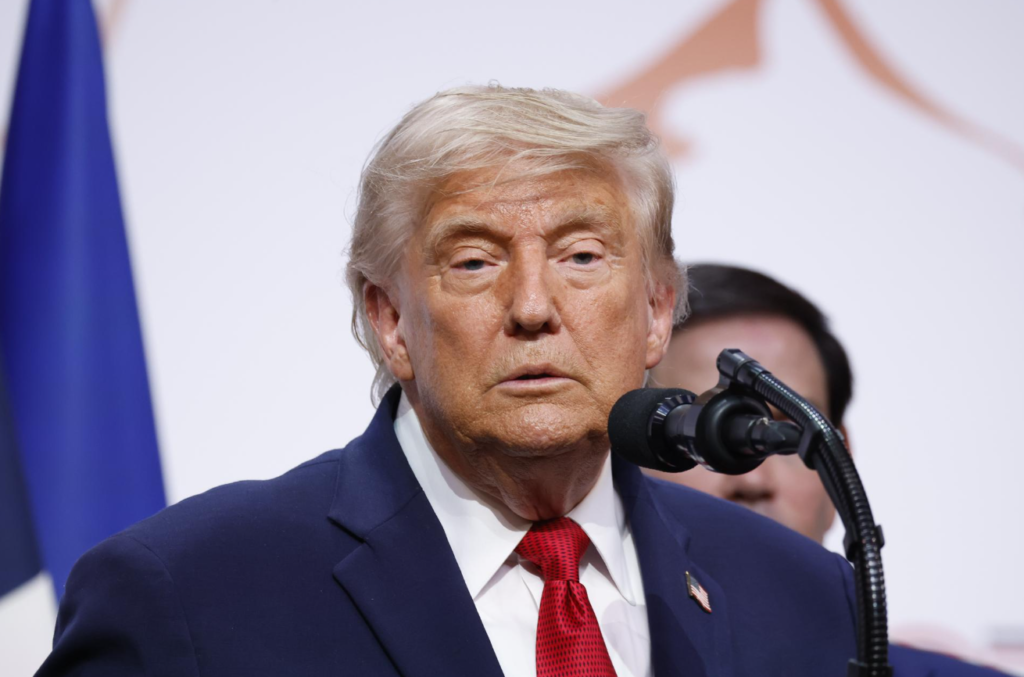 Trump insiste en que los cárteles controlan México y afirma que Sheinbaum está “muy asustada”