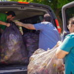 Reciclar para transformar: La Facultad de Odontología entrega a Bienestar Universitario 60 kilos de PET y tapaderas, promoviendo la sustentabilidad