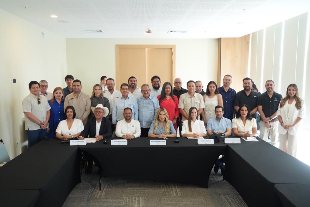 Comisión de Turismo del Congreso sostiene reunión de trabajo con autoridades y sector empresarial en Mazatlán