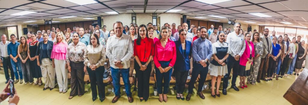 Capacitan a funcionarios para fortalecer el derecho a una atención ciudadana digna