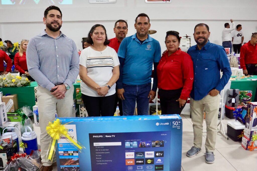 Celebran a los padres de familia del STASAM con emotivo festejo