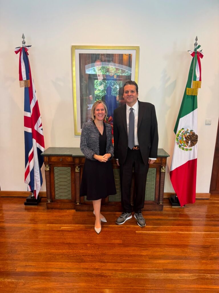 MARIO ZAMORA LLEVA A LA EMBAJADA BRITÁNICA PROPUESTA SOBRE OPIOIDES MEDICINALES Y EDUCACIÓN INTERNACIONAL