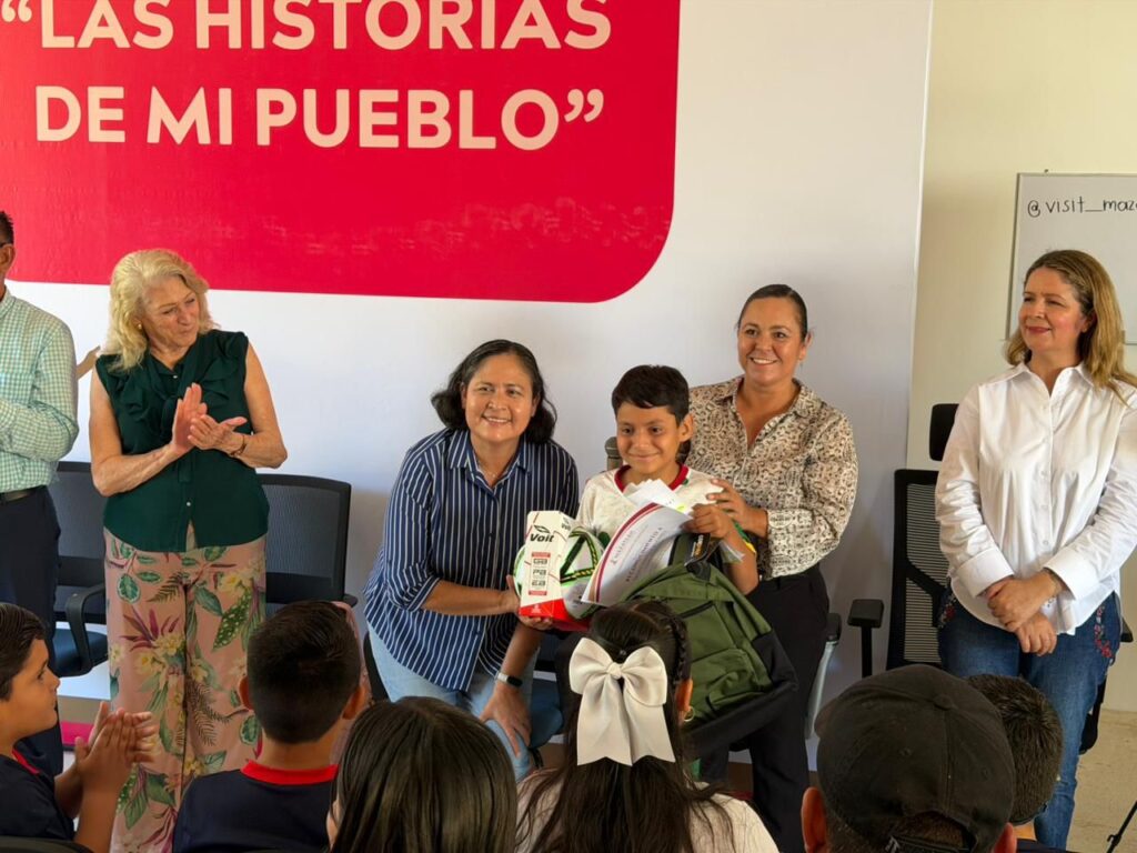 Premian a ganadores del concurso de cuento “Las historias de mi pueblo”