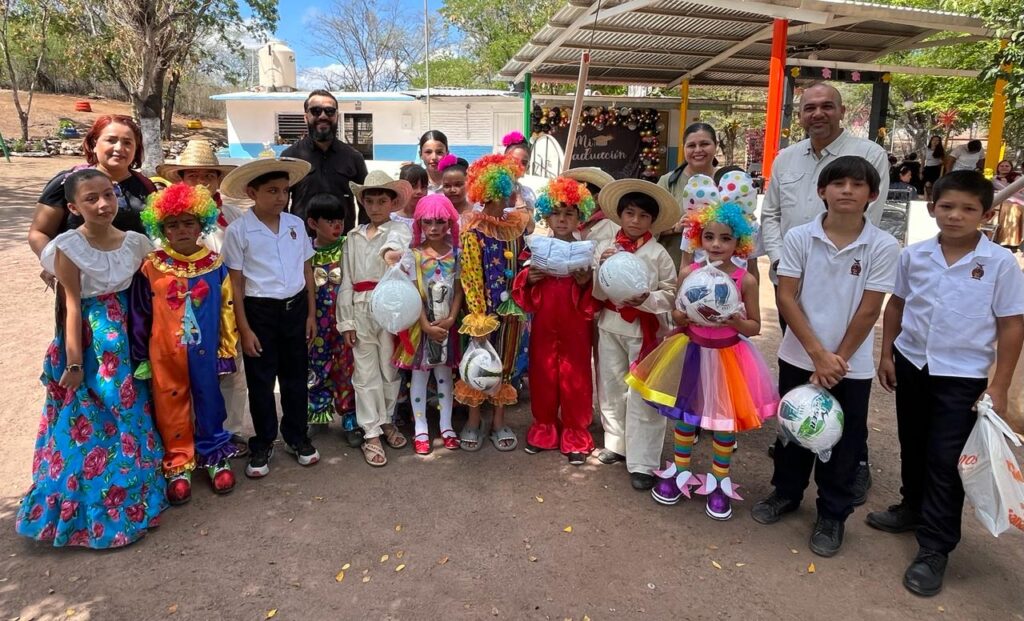 IMDEC entrega material deportivo a escuelas de comunidades de Sanalona