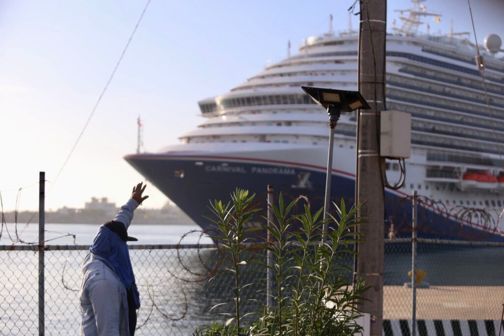 Gobierno Municipal fortalece la actividad turística con nuevo arribo de crucero internacional en Mazatlán
