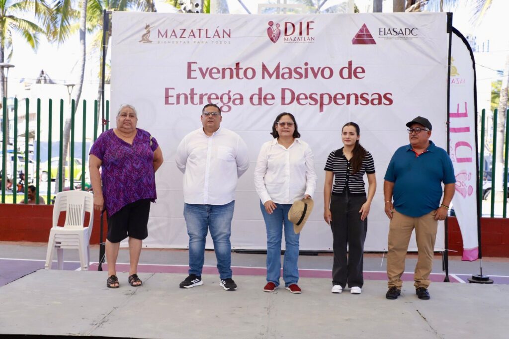 DIF Mazatlán fortalece la alimentación de familias con entrega de despensas en zona urbana y rural