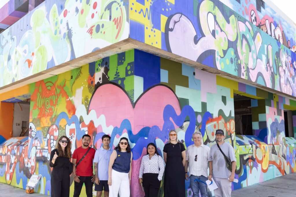 Palabras que nos unen, el mural en Culiacán que devuelve la vida a un edificio olvidadoLos artistas Pablo Allison, Block y Denser usaron la técnica del graffiti para llenar de vida un espacio en el centro de Culiacán.