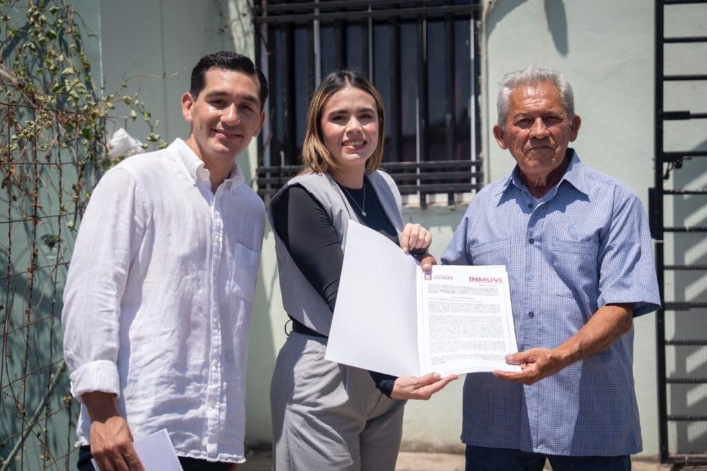 Ana Miriam Ramos otorga certeza jurídica a familias de la colonia Valle de Amapas
