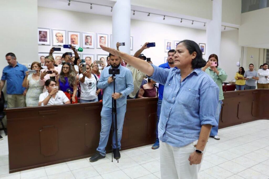 Cabildo de Mazatlán aprueba licencia temporal de Estrella Palacios y toma protesta a Minerva Osuna Zavala como Alcaldesa Provisional