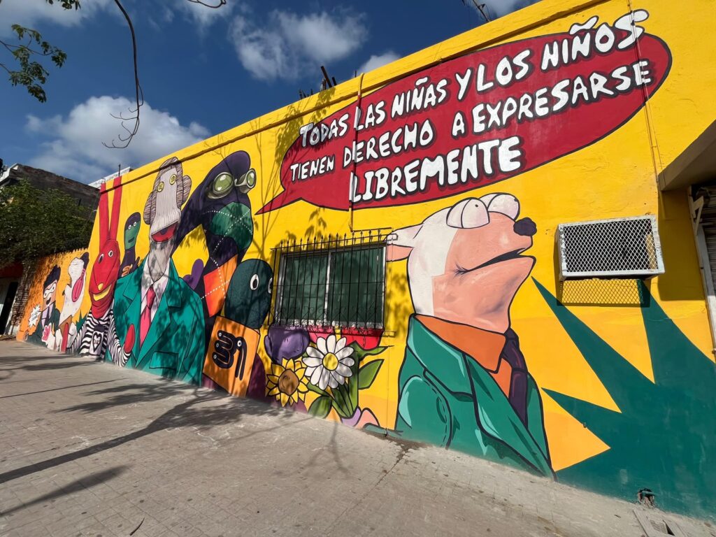 Develan mural de 31 Minutos dedicado al gremio periodístico En un momento clave para la labor informativa en la región, las calles del primer cuadro de la ciudad se convierten en el escenario de un profundo reconocimiento social.