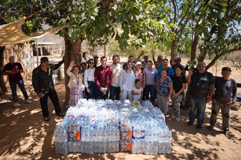 AQUATÓN y DIF Bienestar Culiacán entregan 5 mil litros de agua en comunidades de Imala