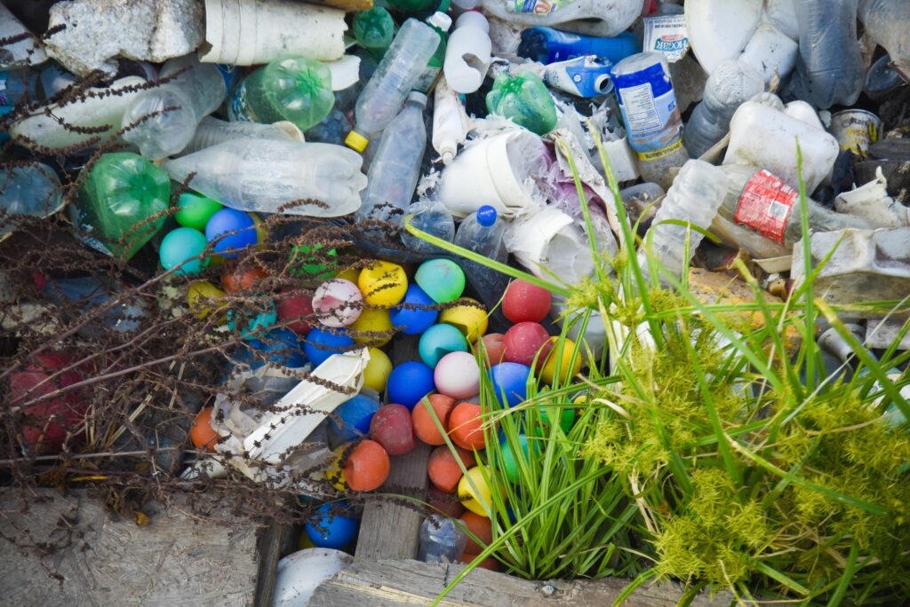Ayuntamiento y módulo Santa Rosa limpiarán enorme tapón de basura en el cauce del dren Mochicahui.