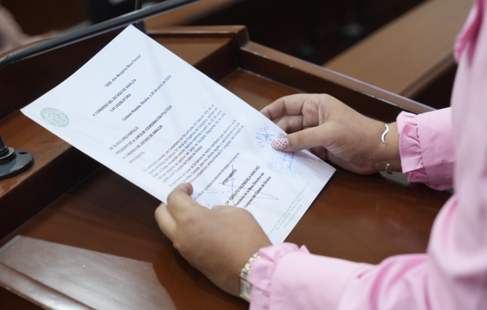 Congreso aprueba licencias indefinidas de los diputados Rodolfo Valenzuela Sánchez y Kristiam Alexis Espinoza García