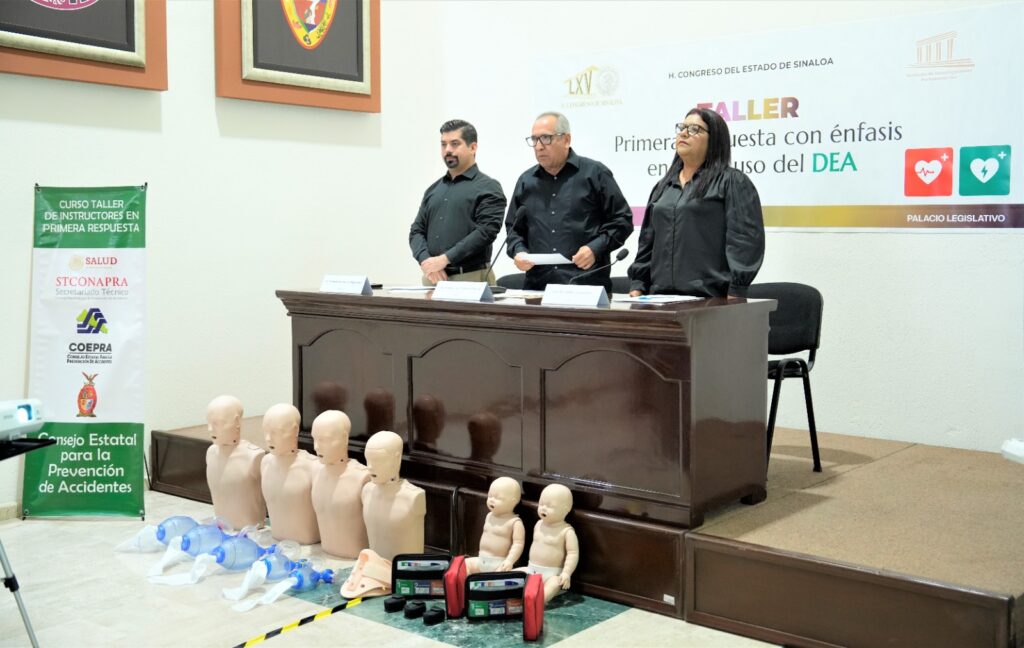 Capacitan a brigadistas del Congreso de Sinaloa en reanimación cardiopulmonar y uso de desfibrilador externo automático