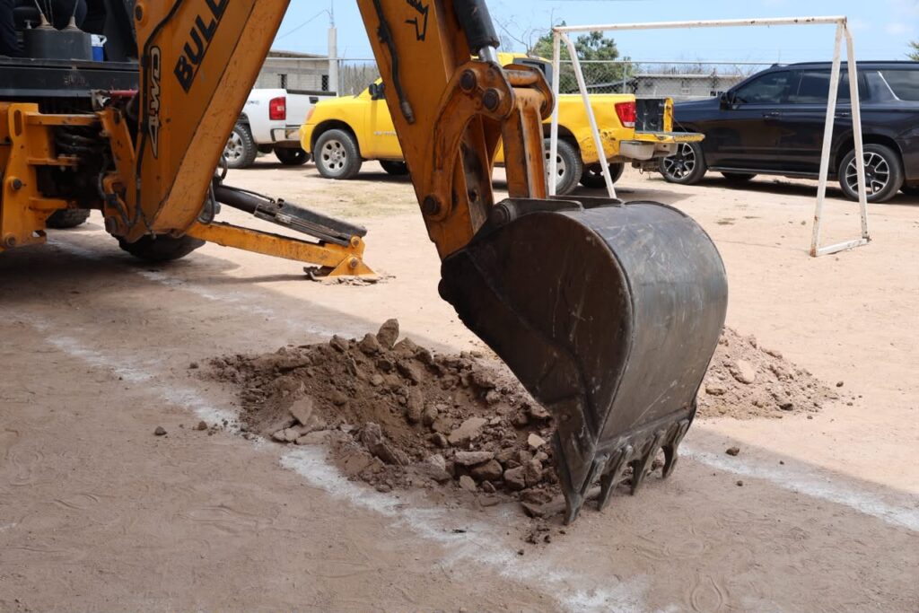 Inicia Gobierno de Elota construcción de cancha deportiva en El Salado