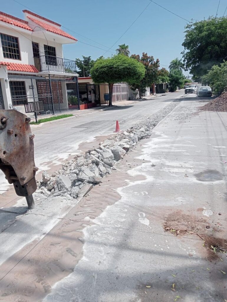 Atiende JAPAMA rehabilitación y mantenimiento de drenajes y tapas dañadas.