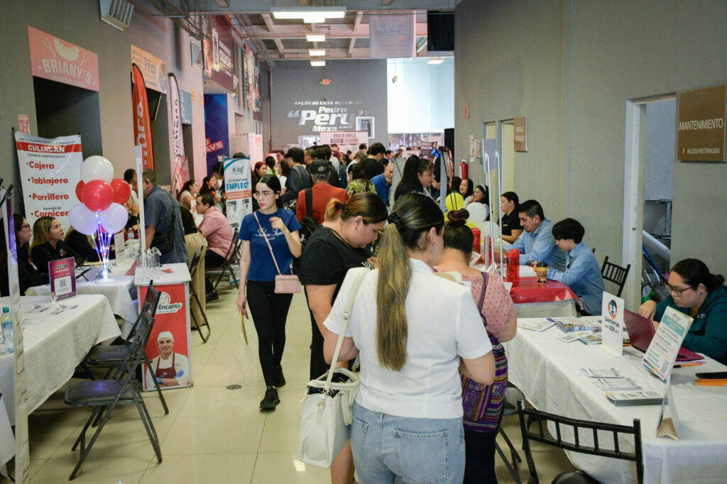 Más de 800 personas participan en la Feria de Empleo del Ayuntamiento de Culiacán