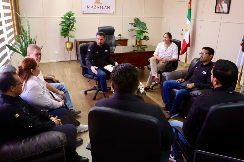 Minerva Osuna fortalece el diálogo con el Colegio de Arquitectos de Mazatlán
