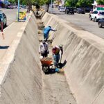 Gobierno de Mazatlán continúa con la limpieza de canales y desazolve de infraestructura pluvial en distintos sectores de la ciudad